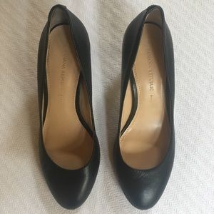 Banana Republic Rounded Toe Heels Pumps Size 7.5